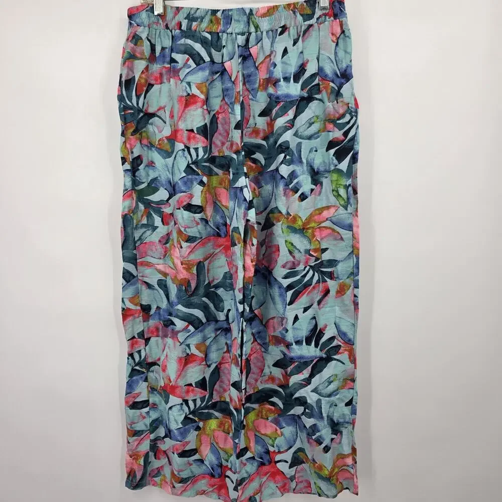 Bettina Star Medium Capri Pants Tropical Floral Crop Flat Front Cruise Resort